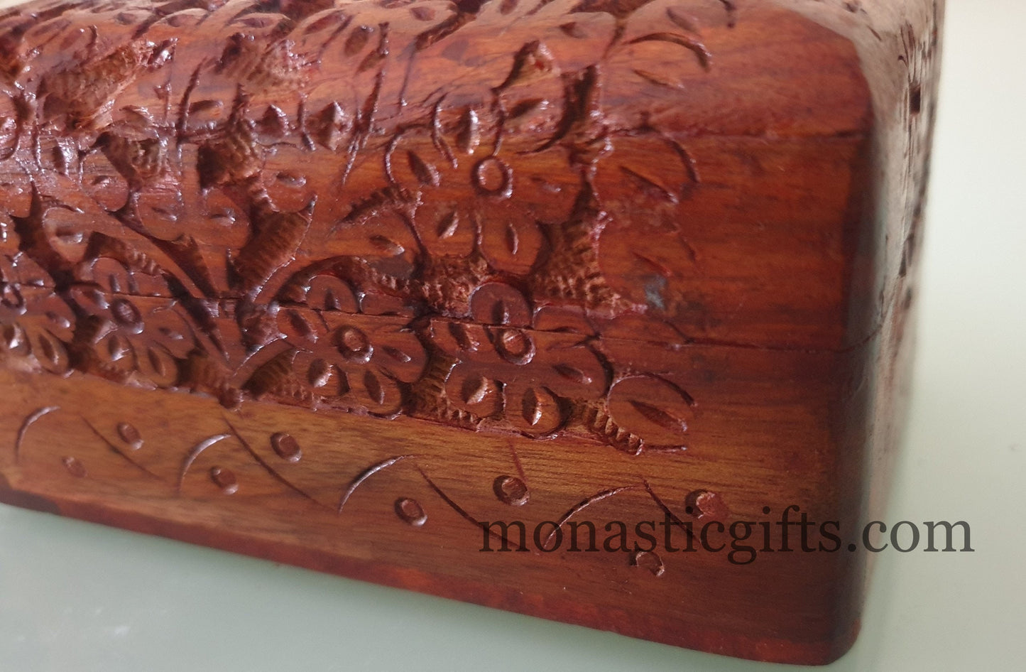 Hand-Carved Vintage Walnut Wood Keepsake Box — Ornate Rustic Jewelry Chest & Heirloom Storage Organizer (13x8x6 cm)