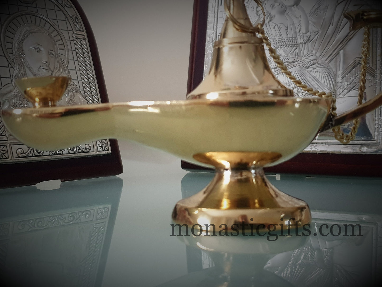 Beautiful Vintage Oil Lamp Aladdin Cap with a chain Quite heavy Amazing Lamp Lamps 100% Authentic Vintage