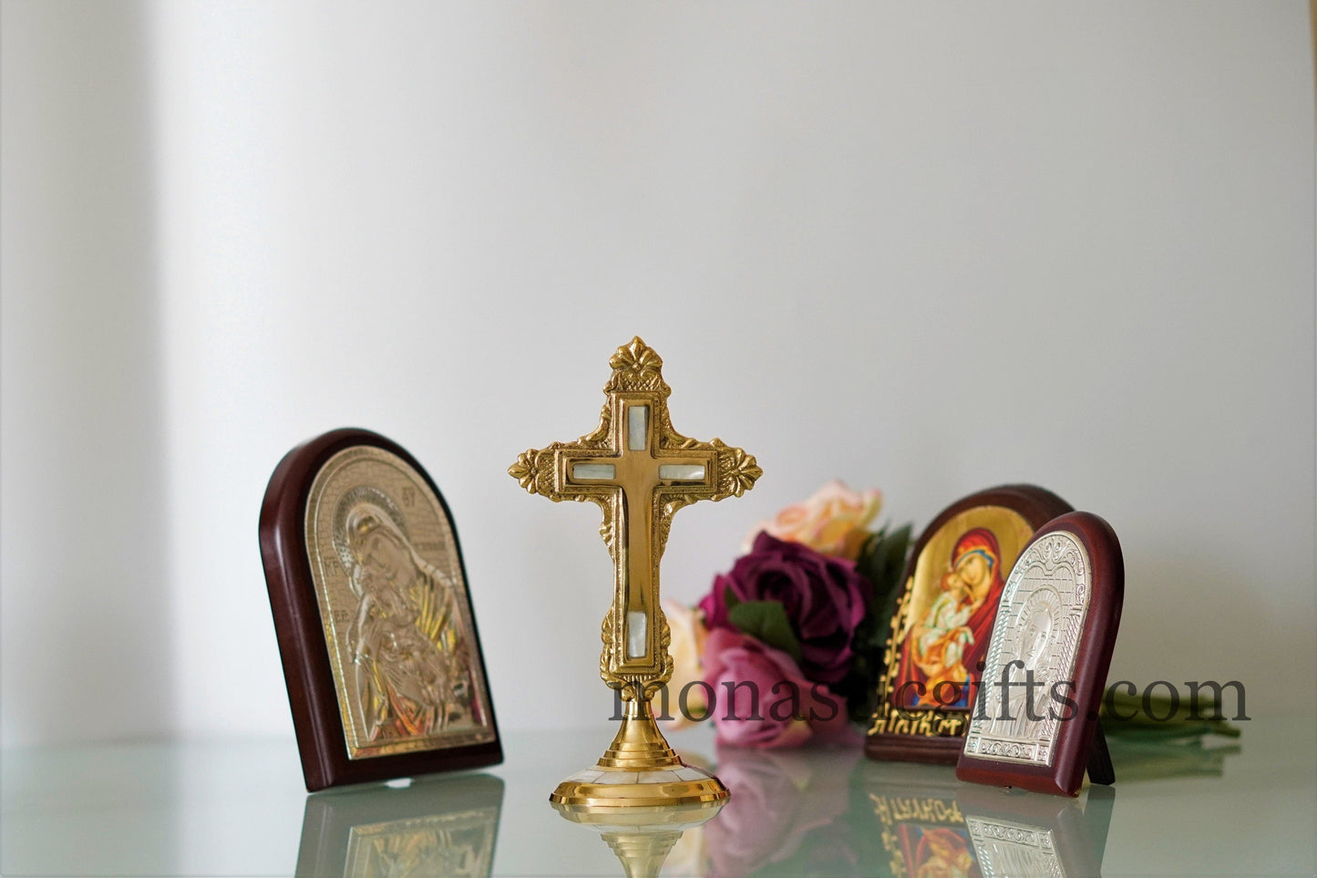 Standing Brass Altar with seashells 19cm - Altar Table brass Cross - Croce da altare Home Decor a perfect Christian Gift