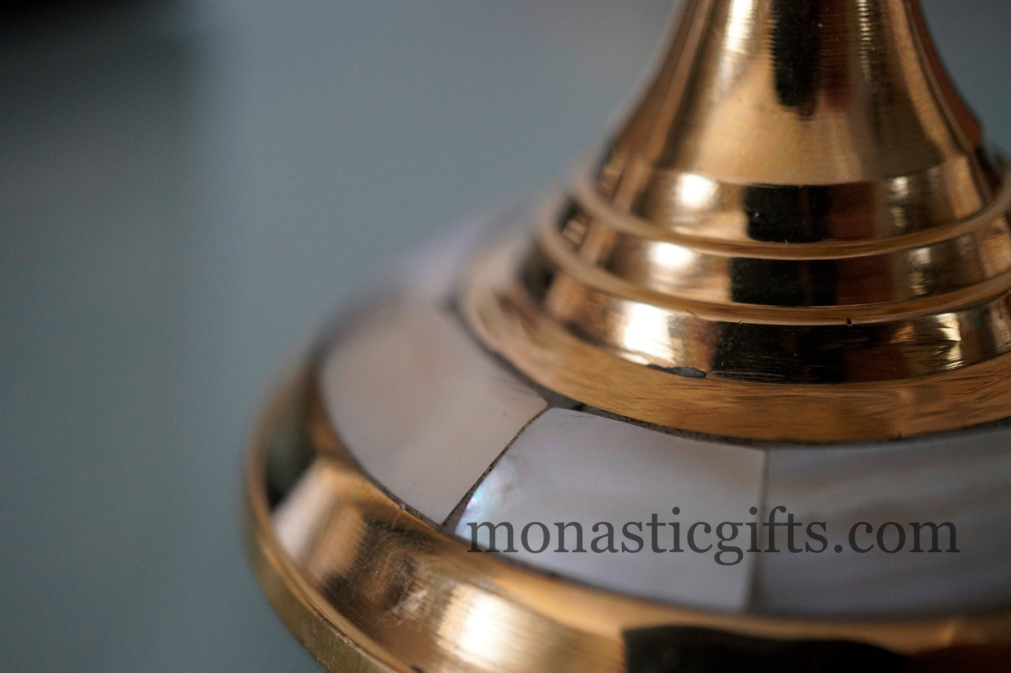 Standing Brass Altar with seashells 19cm - Altar Table brass Cross - Croce da altare Home Decor a perfect Christian Gift