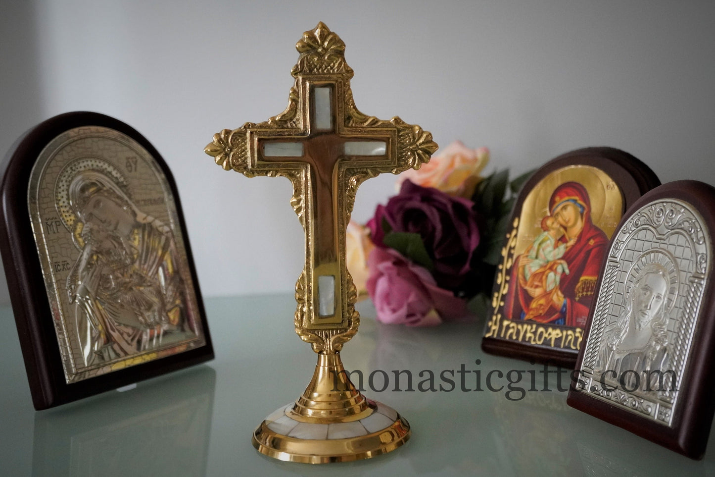 Standing Brass Altar with seashells 19cm - Altar Table brass Cross - Croce da altare Home Decor a perfect Christian Gift