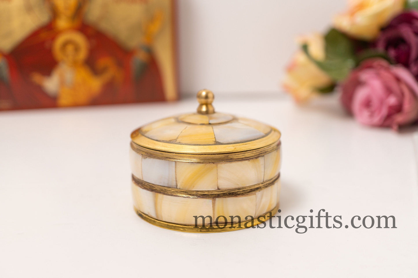 Round brass box with mother of pearl (Sea shell) - Jewelry,incense,wicks box a perfect Christian Gift 72gr