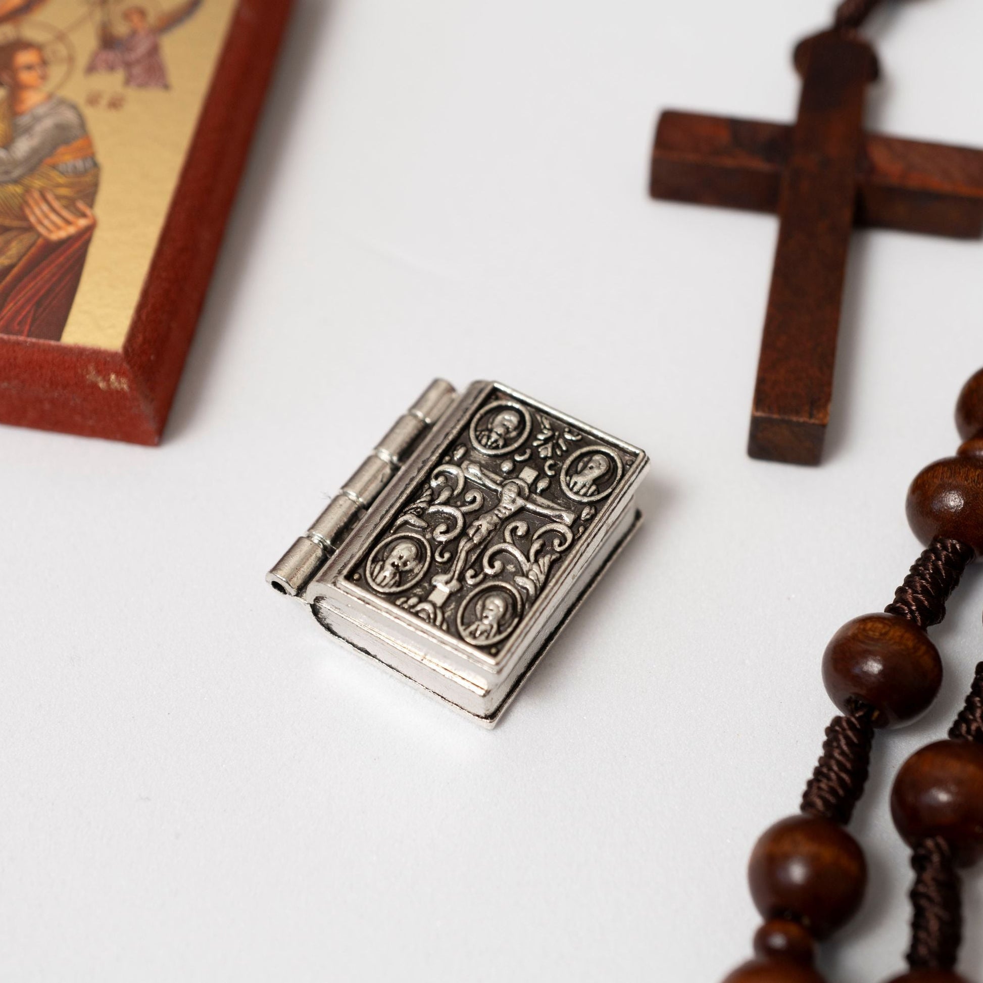 Miniature metal Gospel book locket pendant with Crucifixion and Lords prayer silver tone 2.5x2 cm (0.98x0.78 in) made in Greece