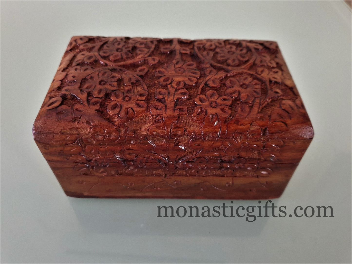Hand-Carved Vintage Walnut Wood Keepsake Box — Ornate Rustic Jewelry Chest & Heirloom Storage Organizer (13x8x6 cm)
