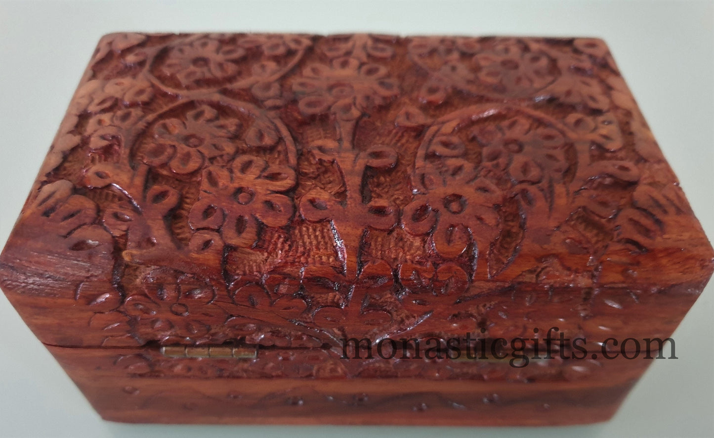Hand-Carved Vintage Walnut Wood Keepsake Box — Ornate Rustic Jewelry Chest & Heirloom Storage Organizer (13x8x6 cm)